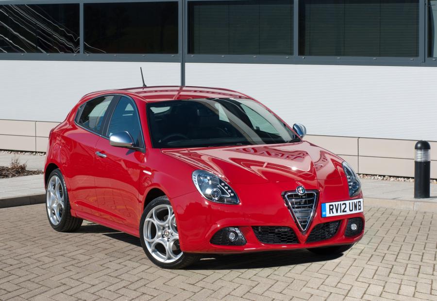  Alfa Romeo Giulietta 2010 года  (UK) (фото 29 из 67)